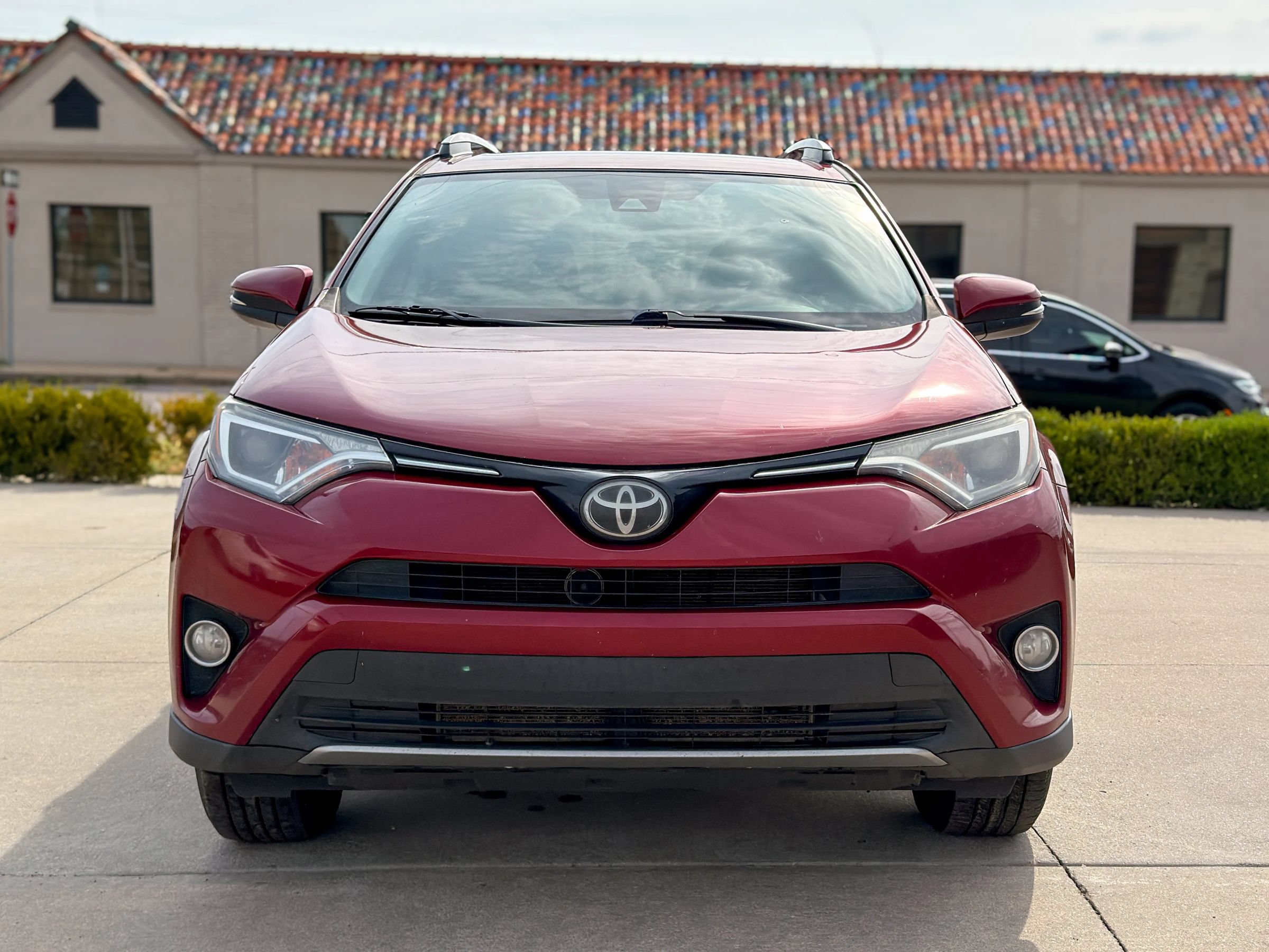 Used 2018 Toyota RAV4 XLE FWD image 2