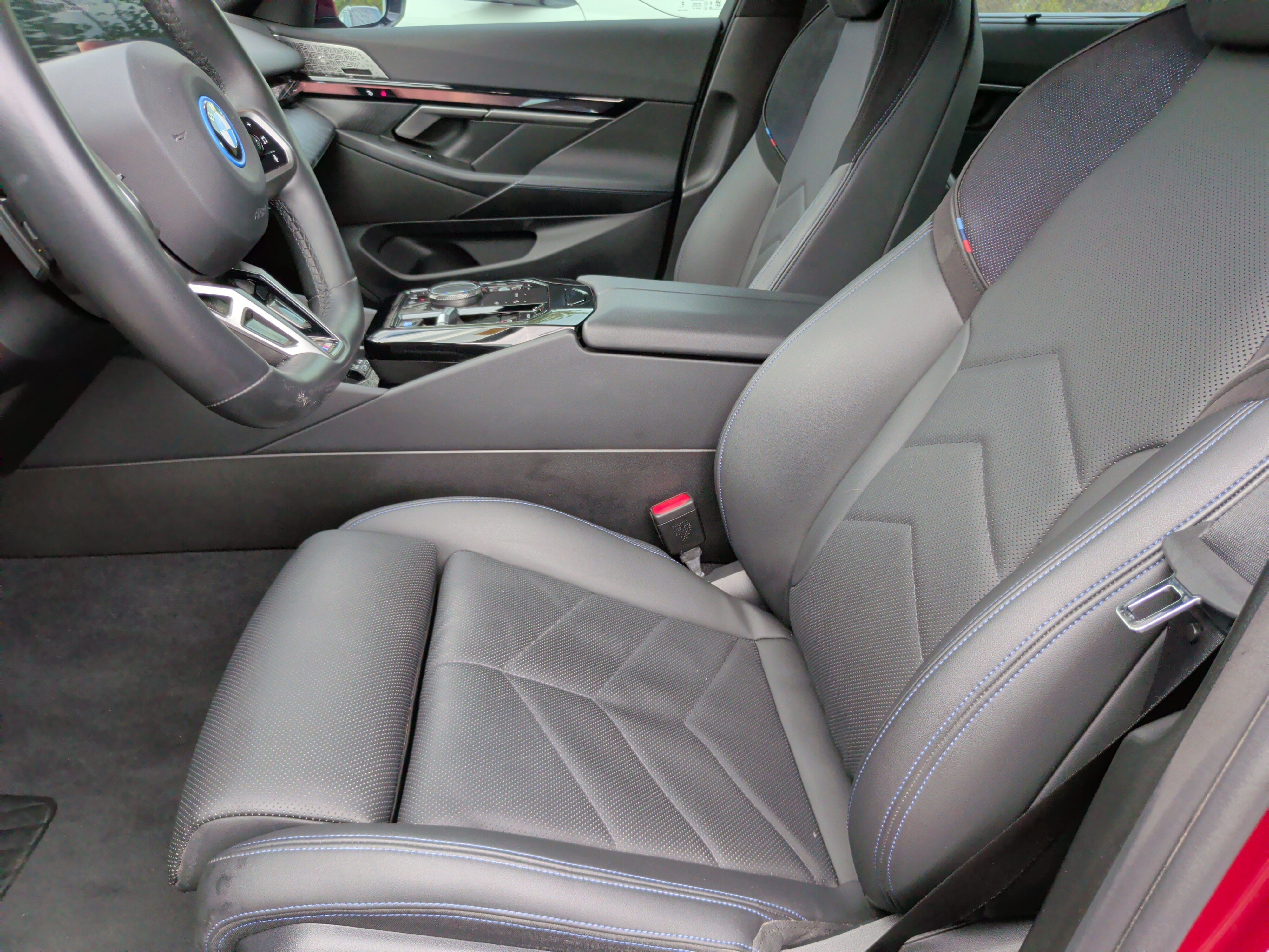 Used 2024 BMW i5 eDrive40i w/ M Sport Package RWD image 25
