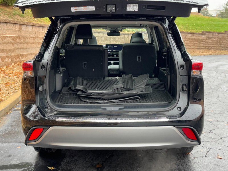 Used 2023 Toyota Highlander image 9