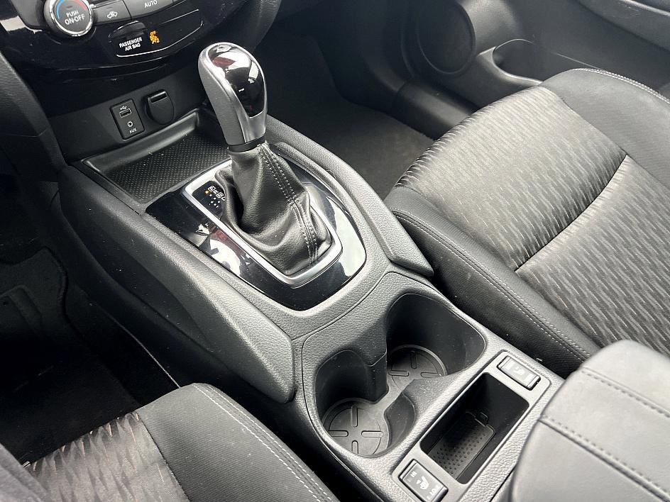 Used 2017 Nissan Rogue SV image 26