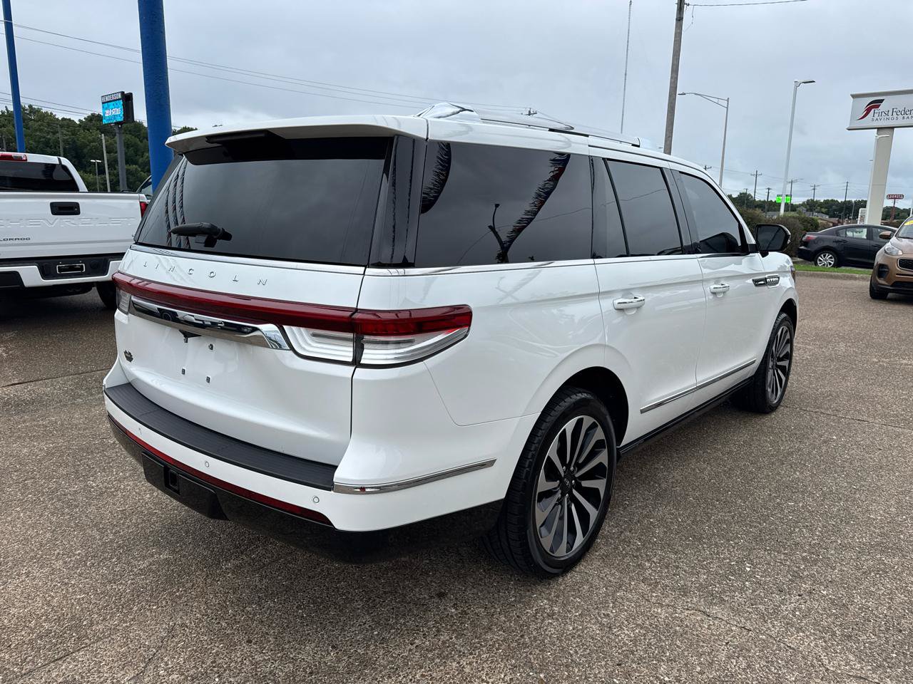 Used 2023 Lincoln Navigator Reserve AWD/4WD image 5