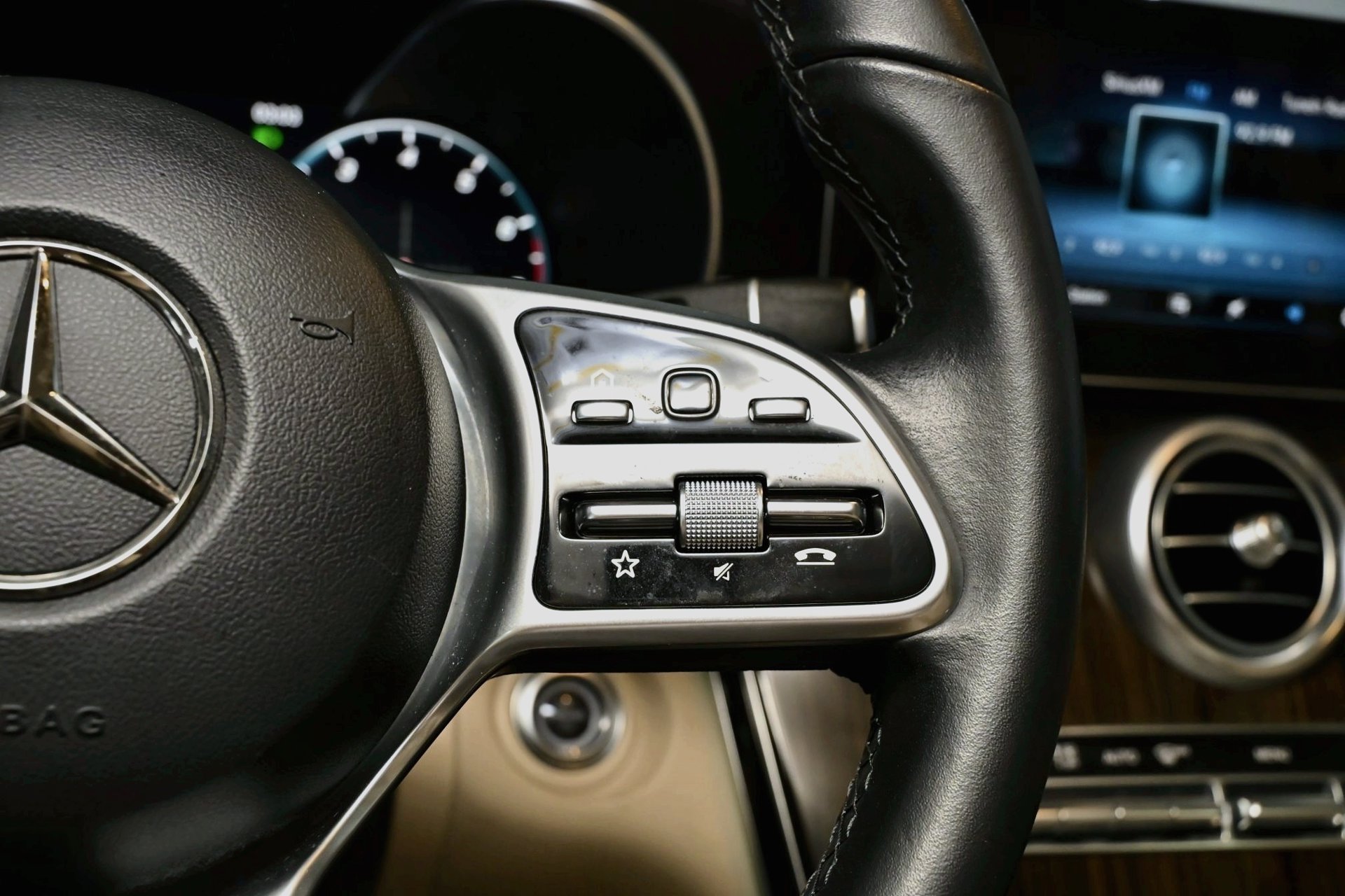 Used 2022 Mercedes-Benz GLC 300 image 30