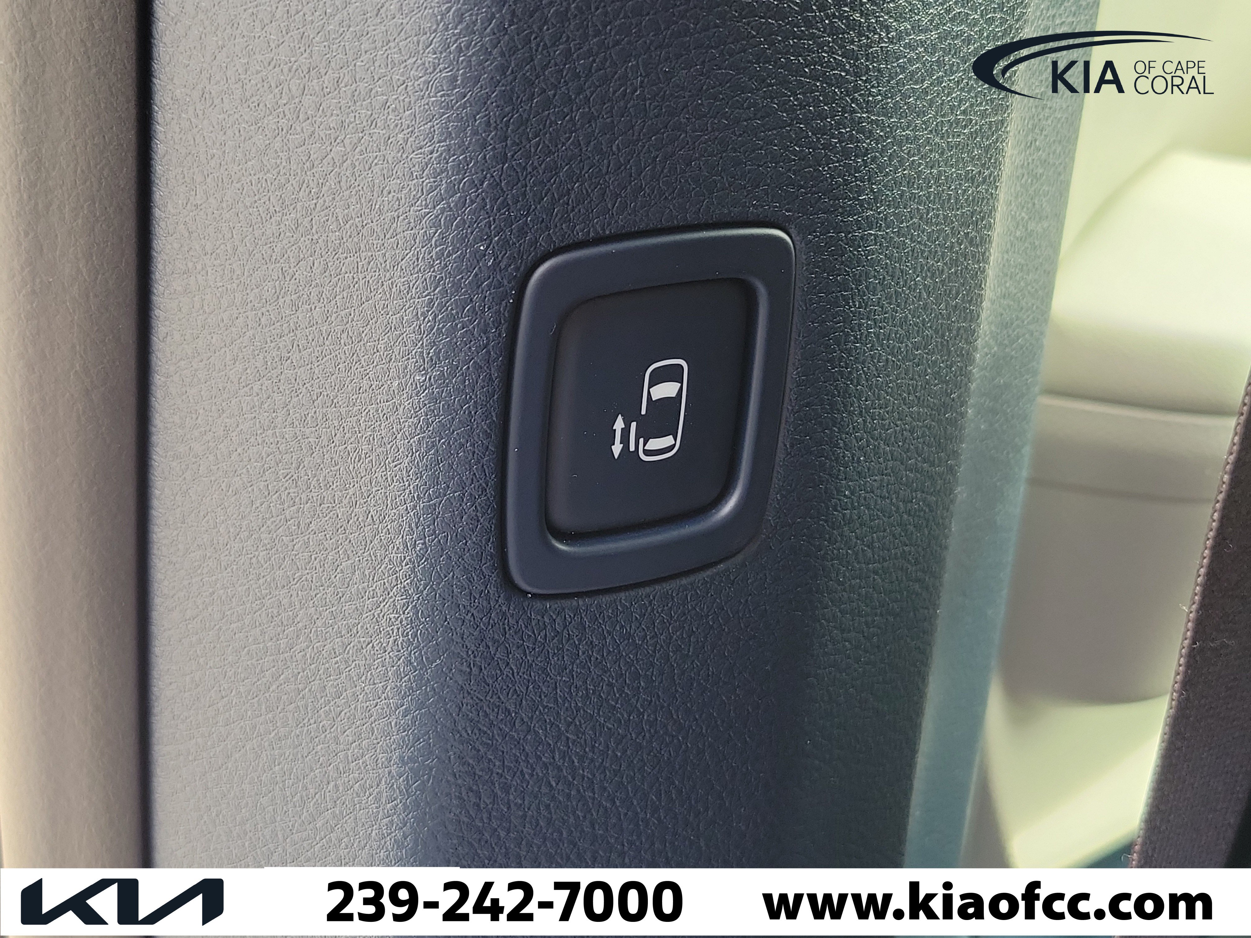 Certified 2025 Kia Carnival EX FWD image 24