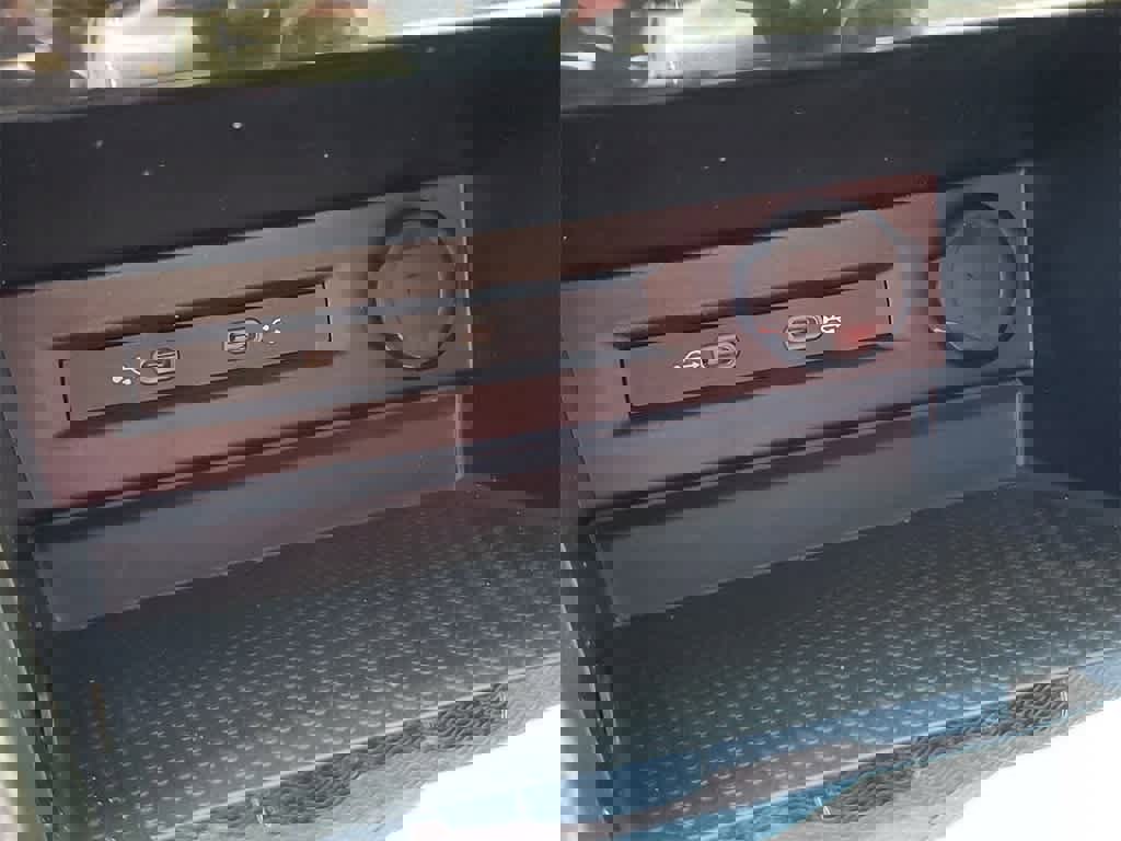 Used 2025 Volkswagen Taos S image 29