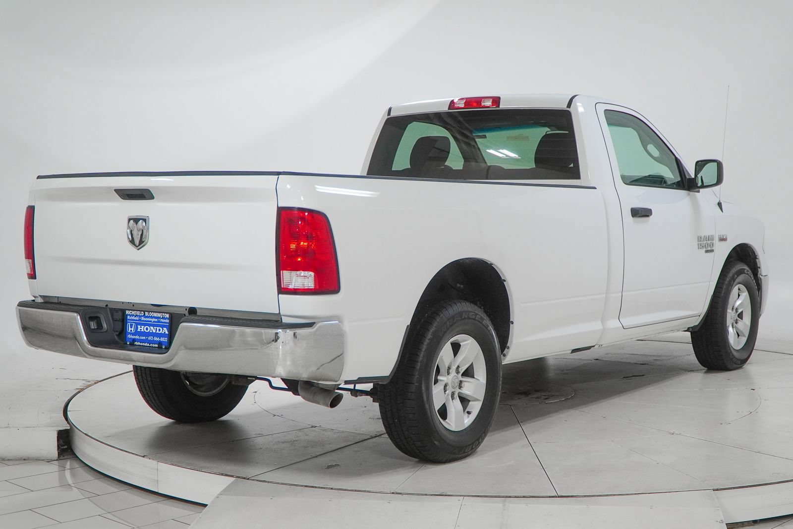 Used 2022 RAM 1500 Classic SLT AWD/4WD image 11