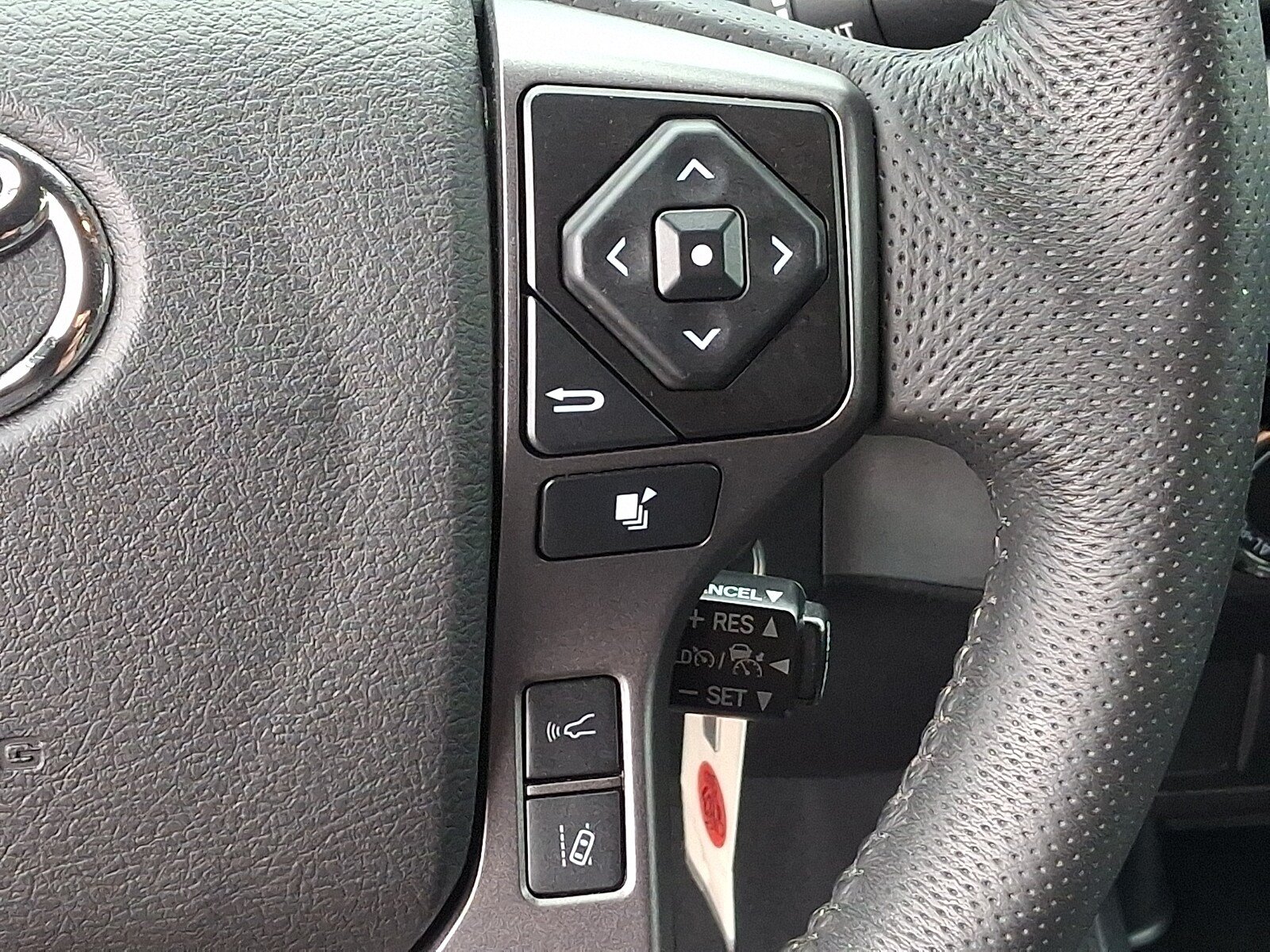 Used 2022 Toyota Tacoma TRD Off-Road AWD/4WD image 21