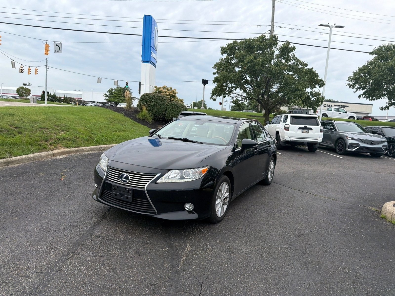 Used 2015 Lexus ES 300h w/ Navigation System Package FWD image 8