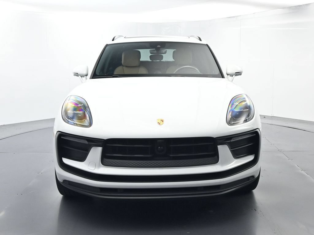 Certified 2023 Porsche Macan AWD/4WD image 18