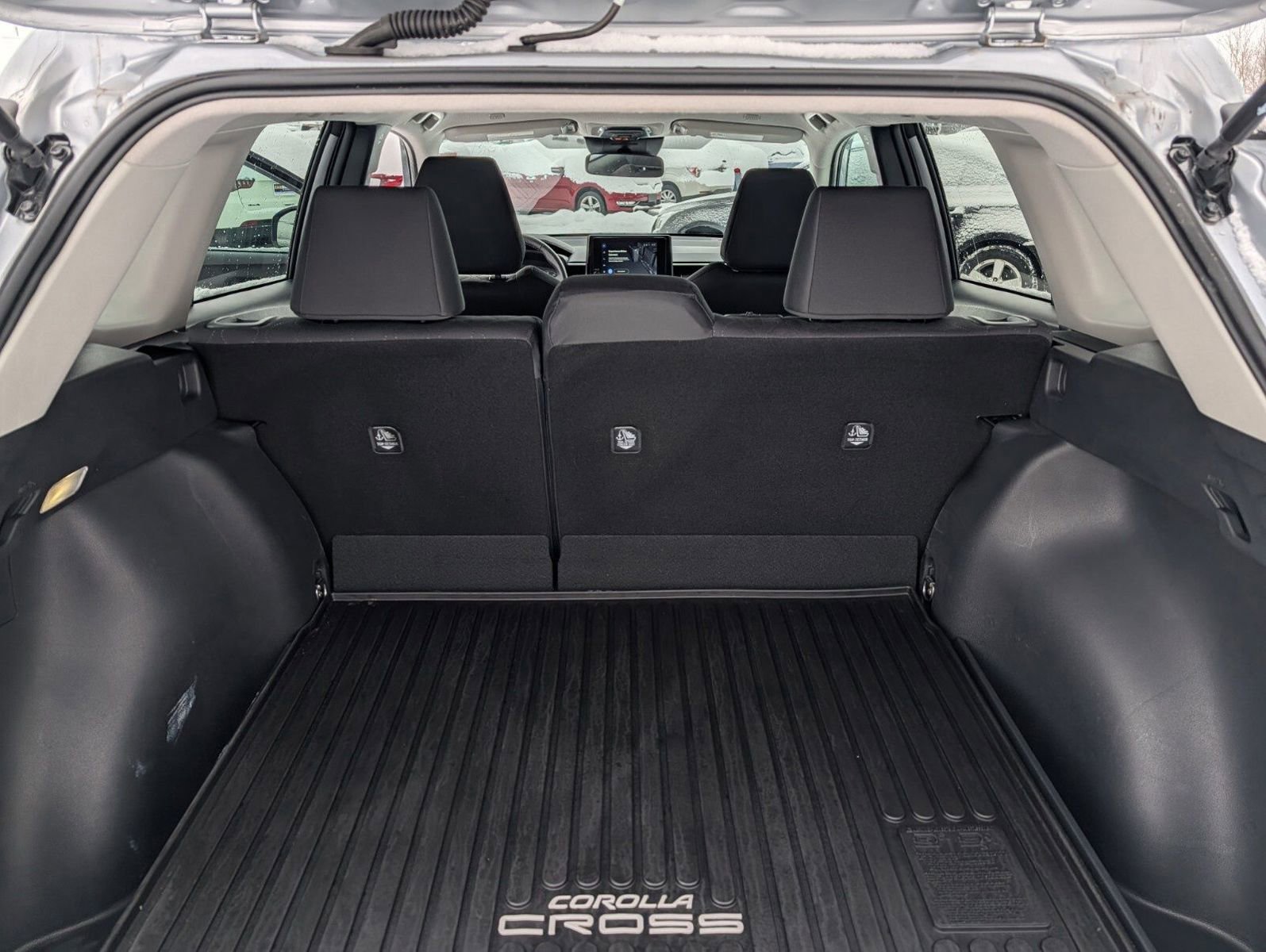 Used 2025 Toyota Corolla Cross LE image 17