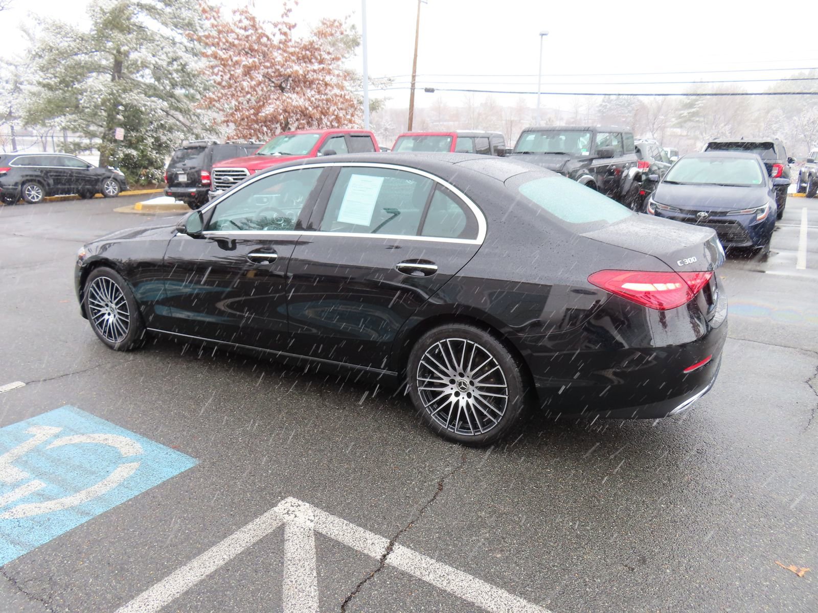 Used 2025 Mercedes-Benz C 300 4MATIC Sedan image 5