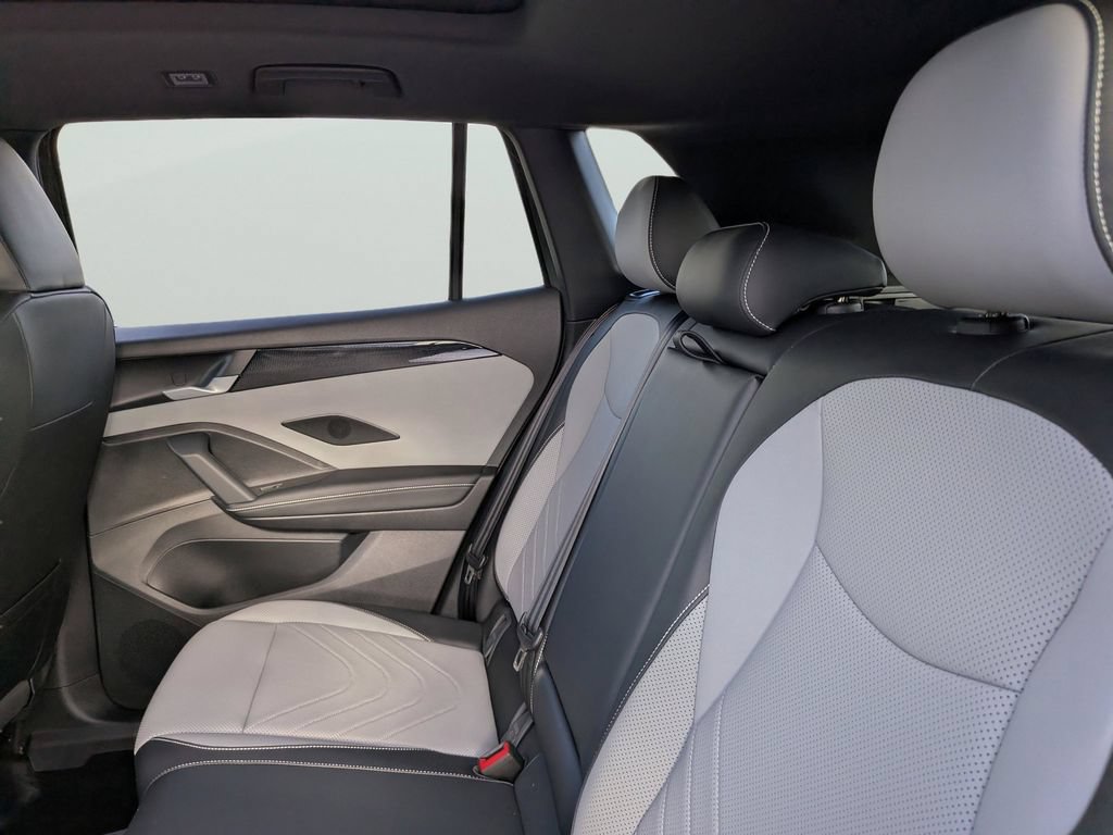 New 2026 Volkswagen Tiguan SE R-Line FWD image 14