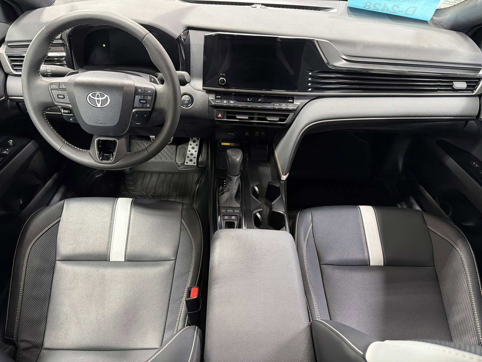 Used 2025 Toyota Camry SE image 10