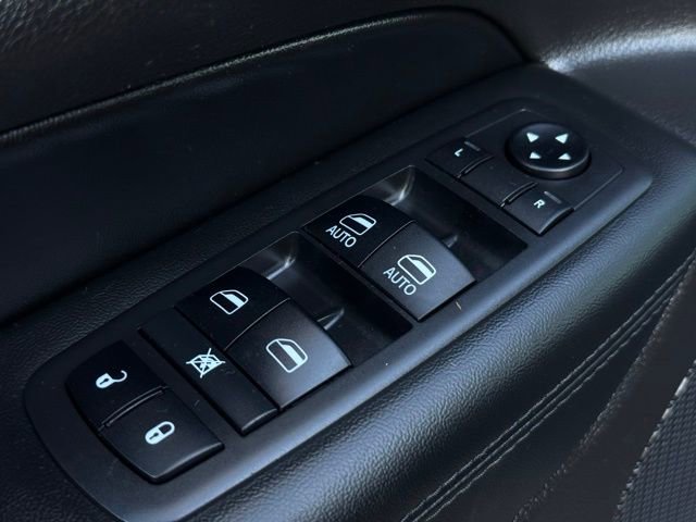 Used 2019 Jeep Grand Cherokee Laredo w/ Security & Convenience Group image 14