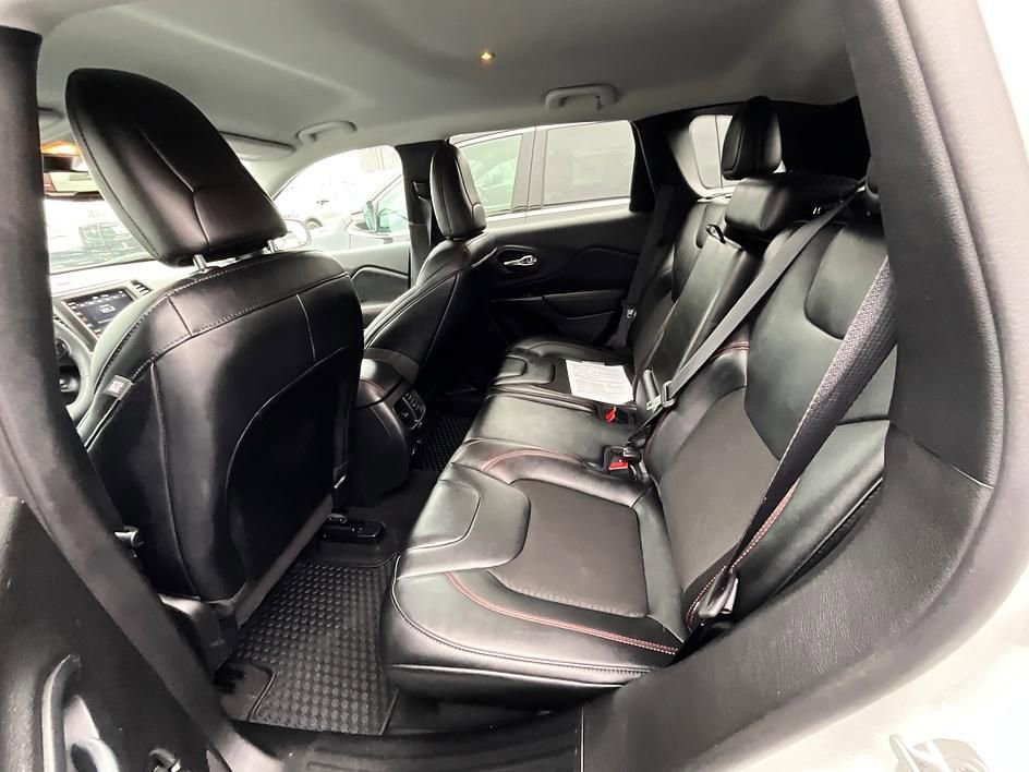 Used 2022 Jeep Cherokee Trailhawk w/ Comfort/Convenience Group image 28