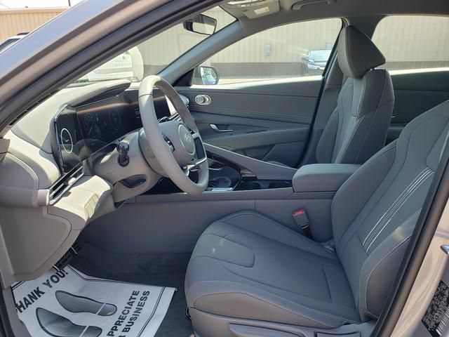 Used 2025 Hyundai Elantra SEL FWD image 7