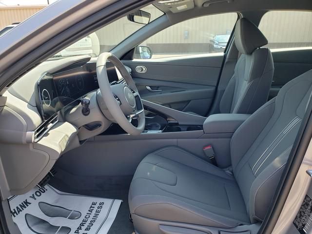 Used 2025 Hyundai Elantra SEL image 7