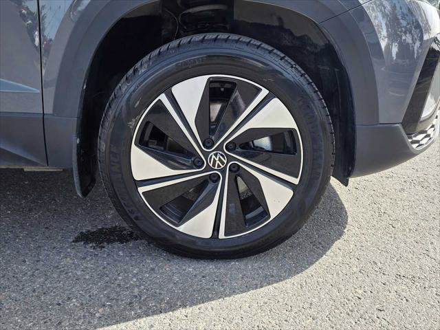 Used 2024 Volkswagen Taos SE AWD/4WD image 9