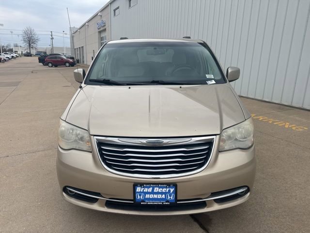 Used 2013 Chrysler Town & Country Touring FWD image 3