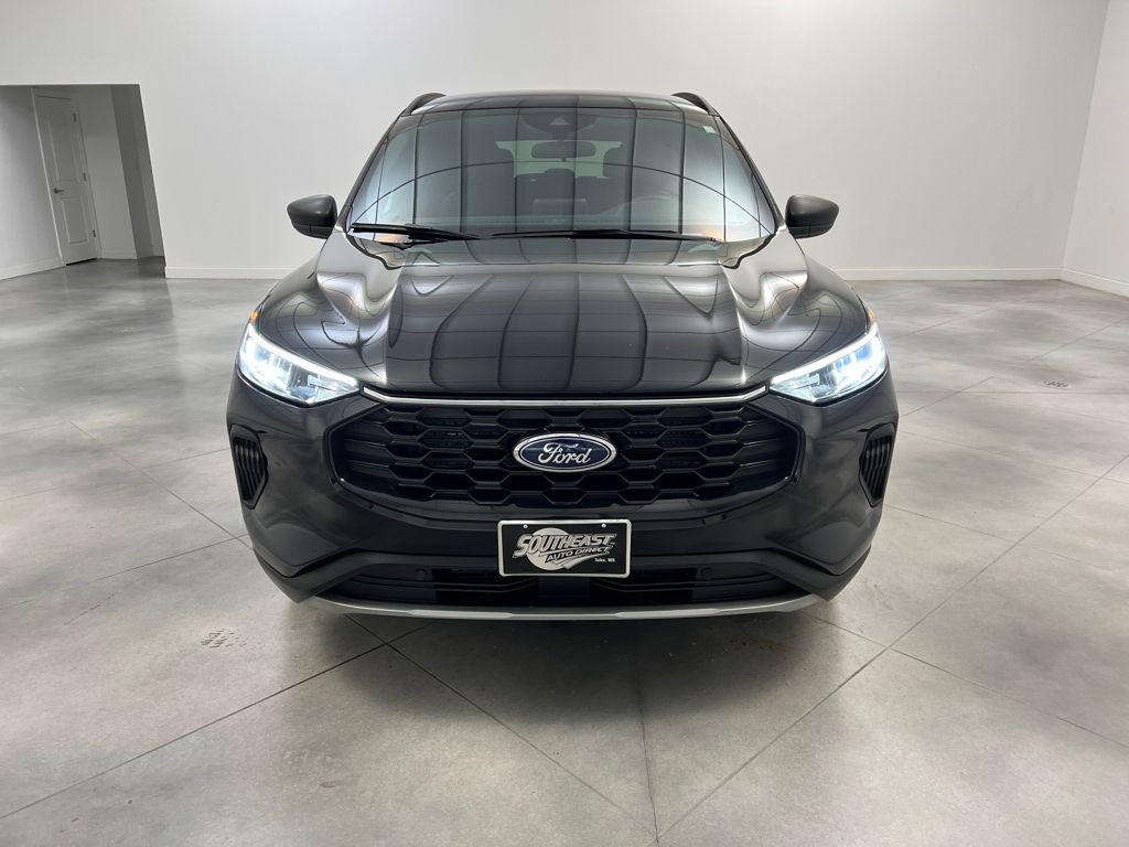 Used 2025 Ford Escape ST-Line image 2