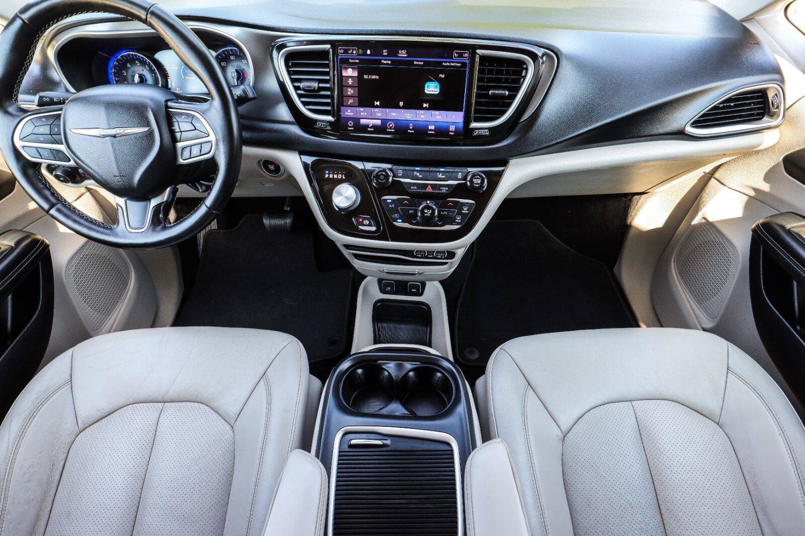 Used 2021 Chrysler Pacifica Touring-L FWD image 28