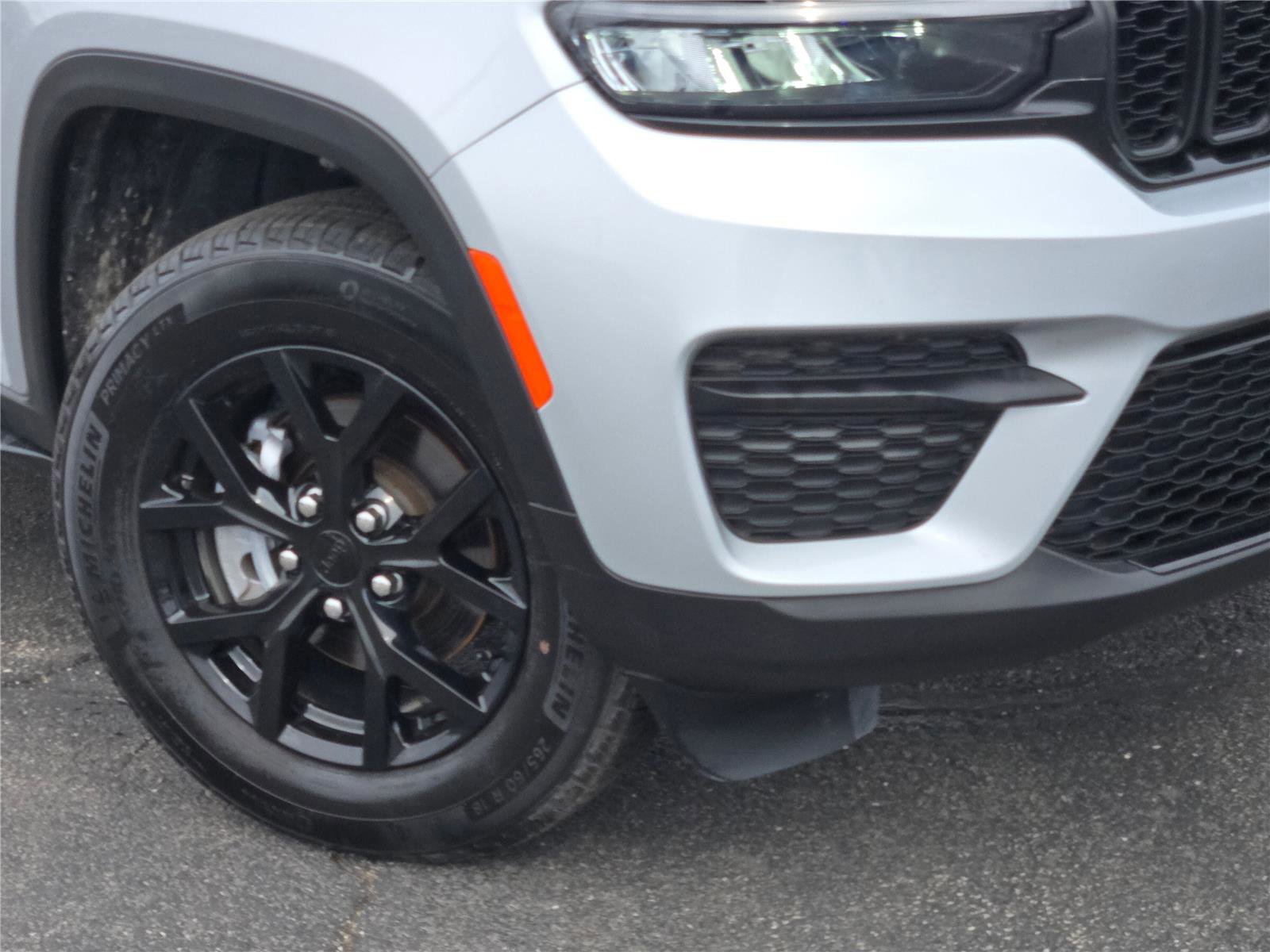 Certified 2024 Jeep Grand Cherokee Altitude image 4