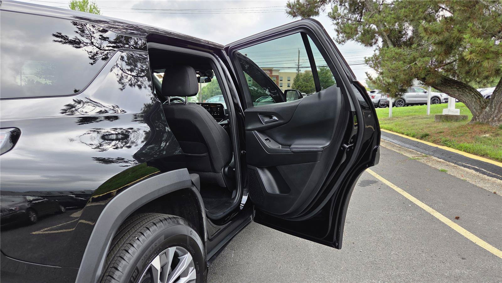 Used 2025 Chevrolet Equinox LT AWD/4WD image 32