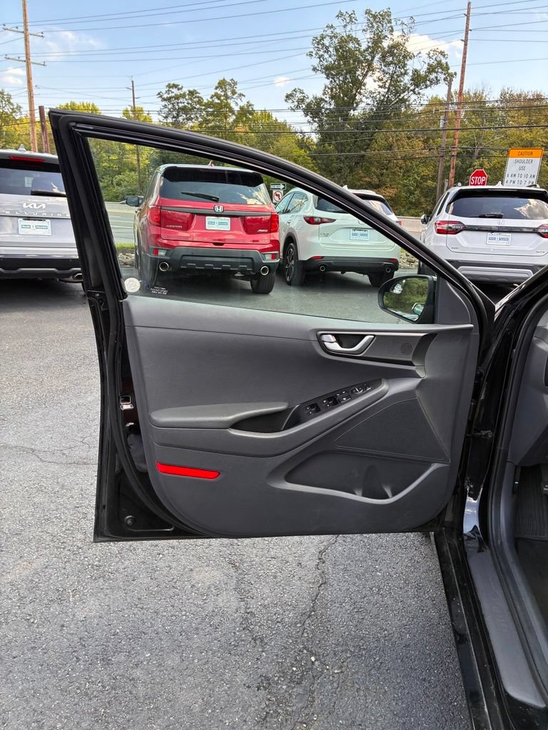 Used 2019 Hyundai Ioniq Plug-In Hybrid FWD image 26