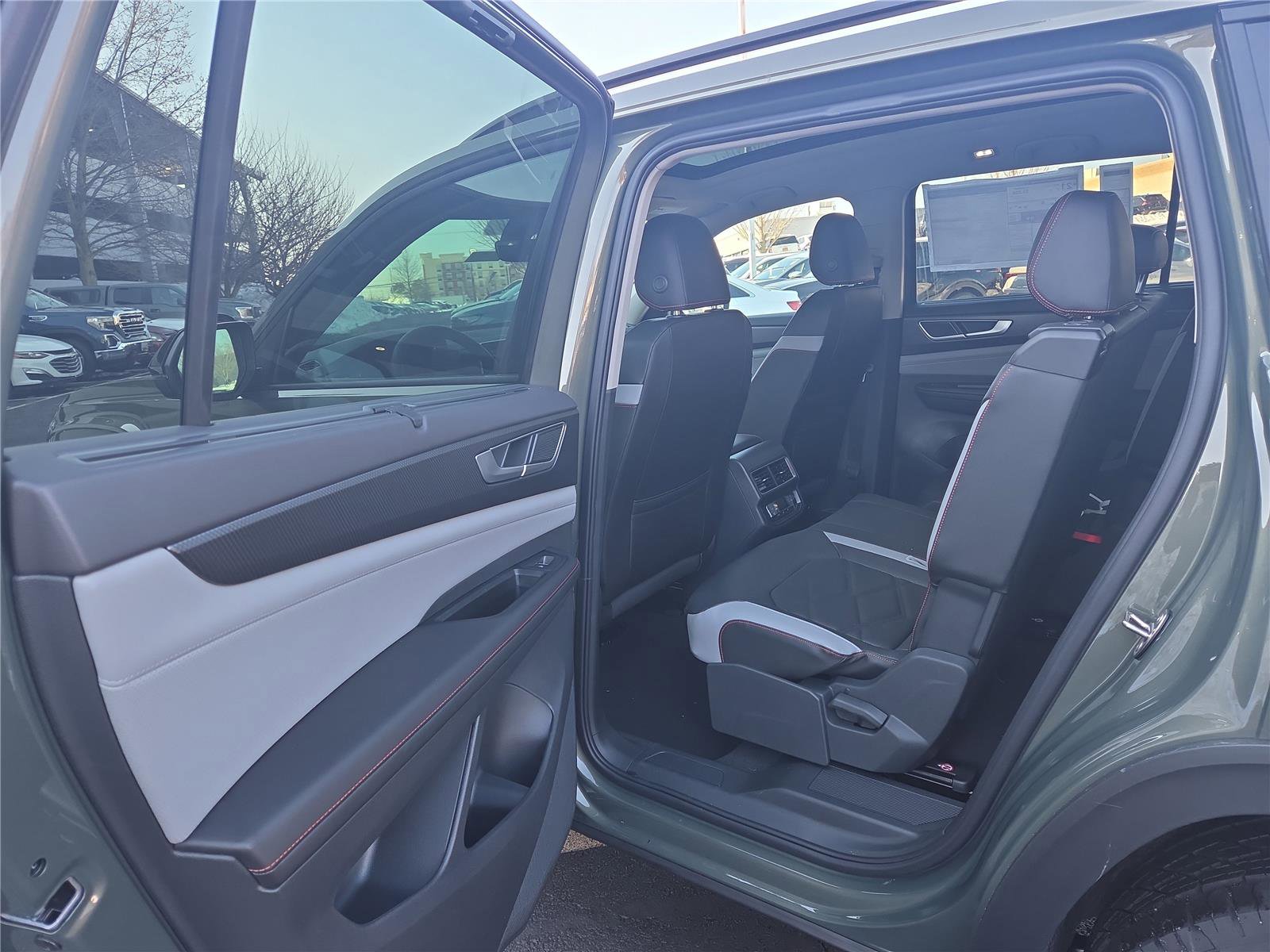 New 2026 Volkswagen Atlas Peak Edition image 23