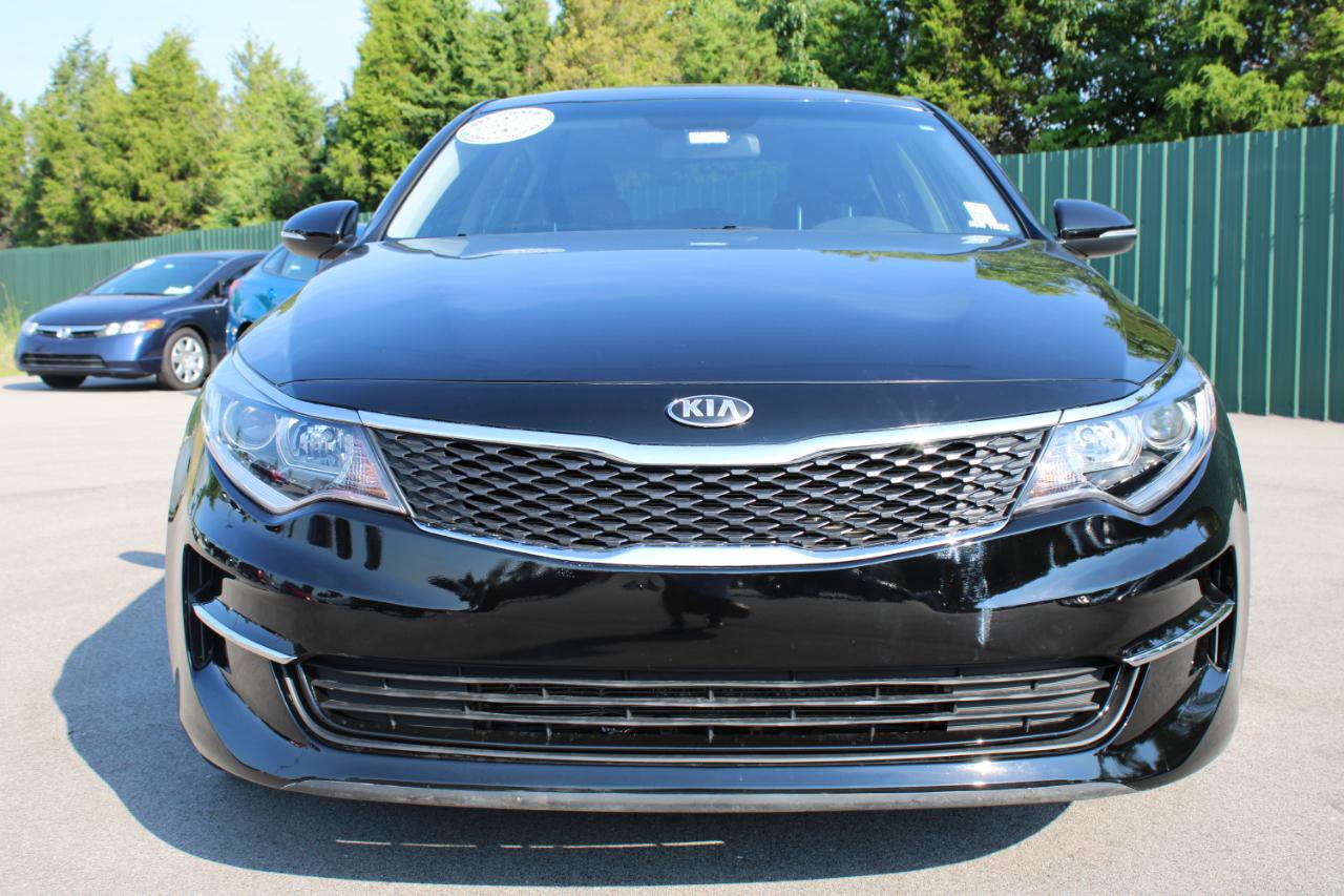 Used 2018 Kia Optima LX w/ 17" Alloy Wheels Package image 2