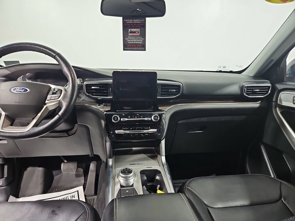 Used 2021 Ford Explorer Limited w/ Equipment Group 301A AWD/4WD image 18