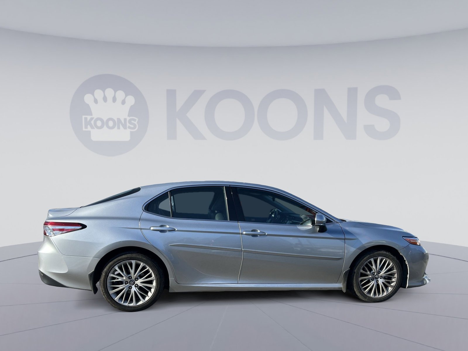 Used 2018 Toyota Camry XLE image 5