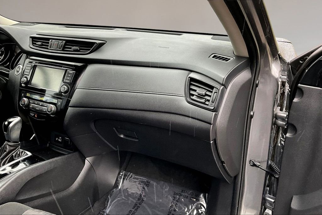 Used 2020 Nissan Rogue SV image 25
