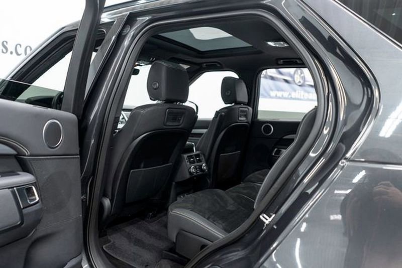 Used 2023 Land Rover Discovery S R-Dynamic image 16