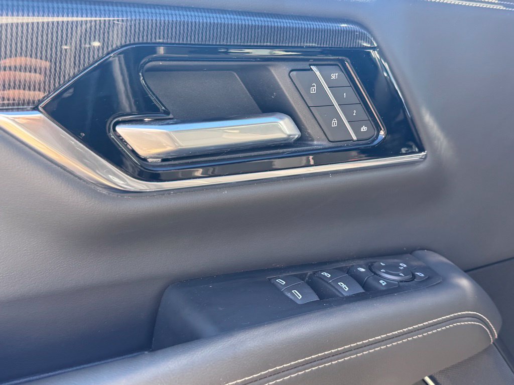 Used 2026 GMC Yukon Elevation w/ Elevation Premium Package AWD/4WD image 9