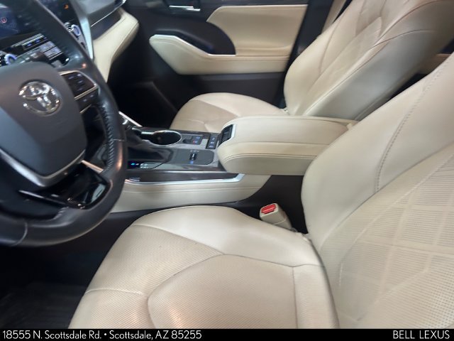 Used 2021 Toyota Highlander Platinum AWD/4WD image 18