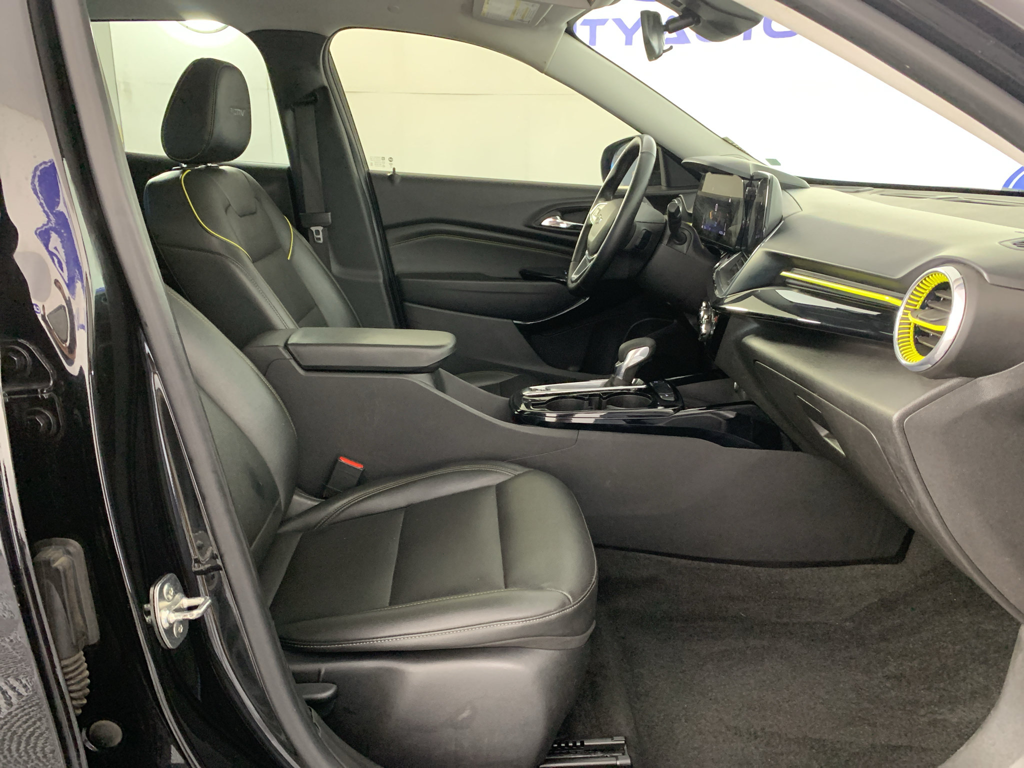 Used 2025 Chevrolet Trax ACTIV w/ Sunroof Package FWD image 39