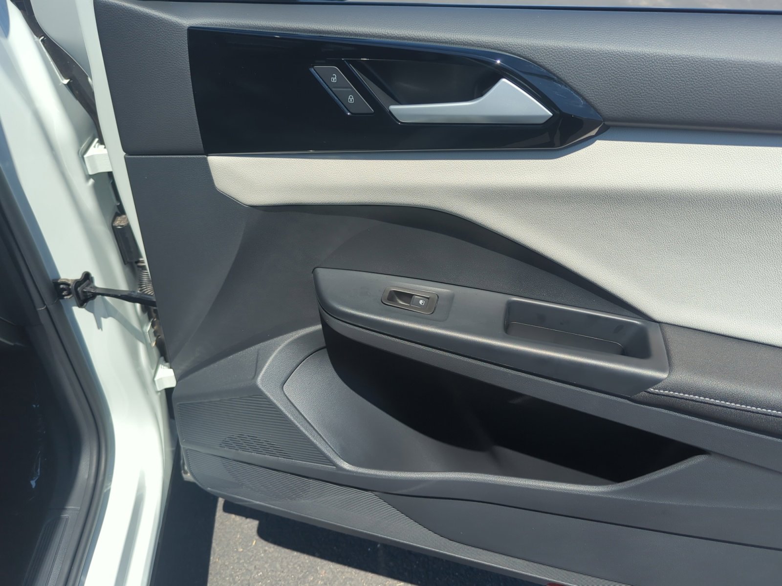 New 2025 Volkswagen Taos S image 16