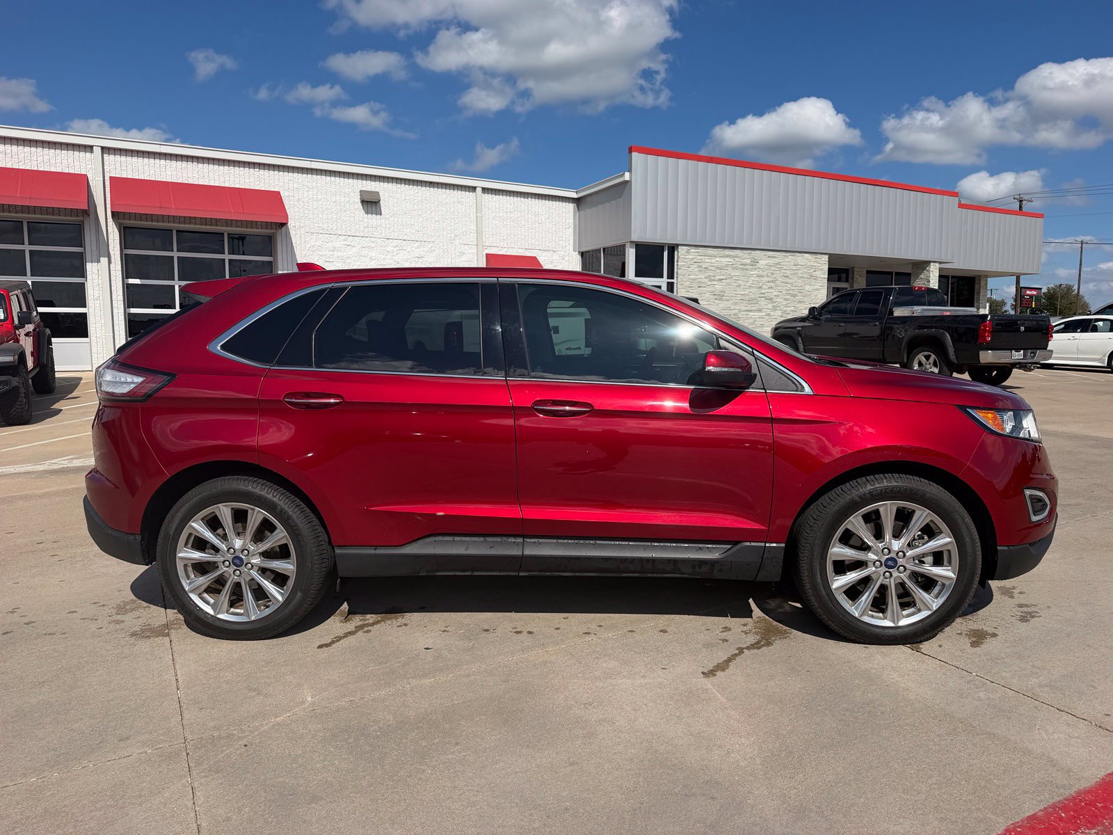 Used 2017 Ford Edge Titanium w/ Equipment Group 301A FWD image 4