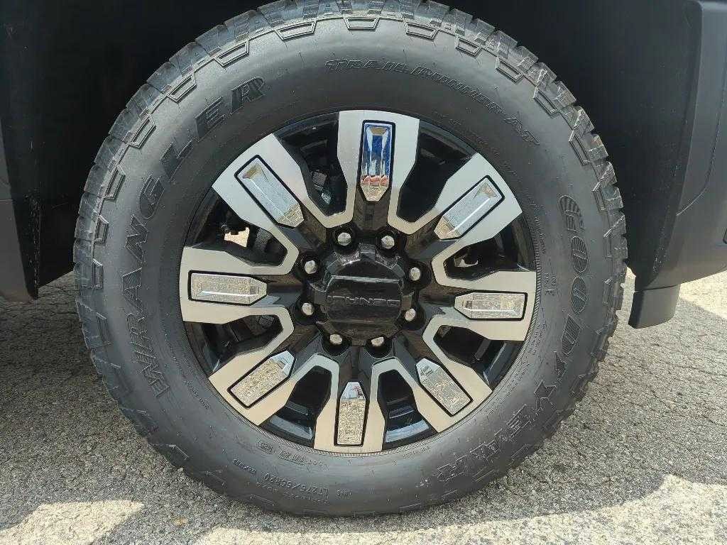 New 2025 GMC Sierra 2500 Denali w/ Denali Reserve Package image 9