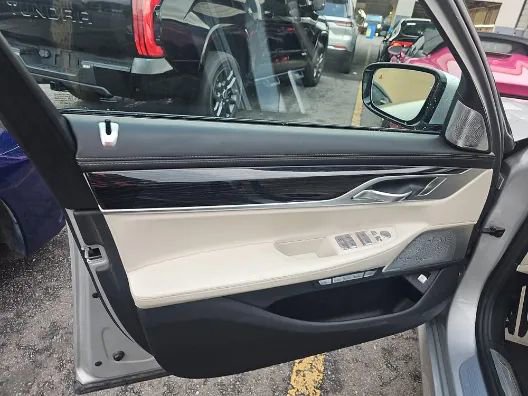 Used 2017 BMW 740i xDrive image 11