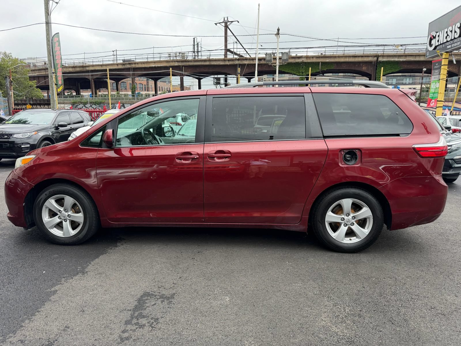 Used 2015 Toyota Sienna LE FWD image 8