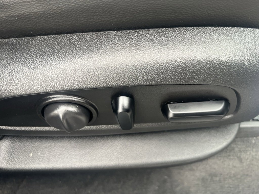 Used 2020 Chevrolet Traverse LT w/ LT Premium Package image 7