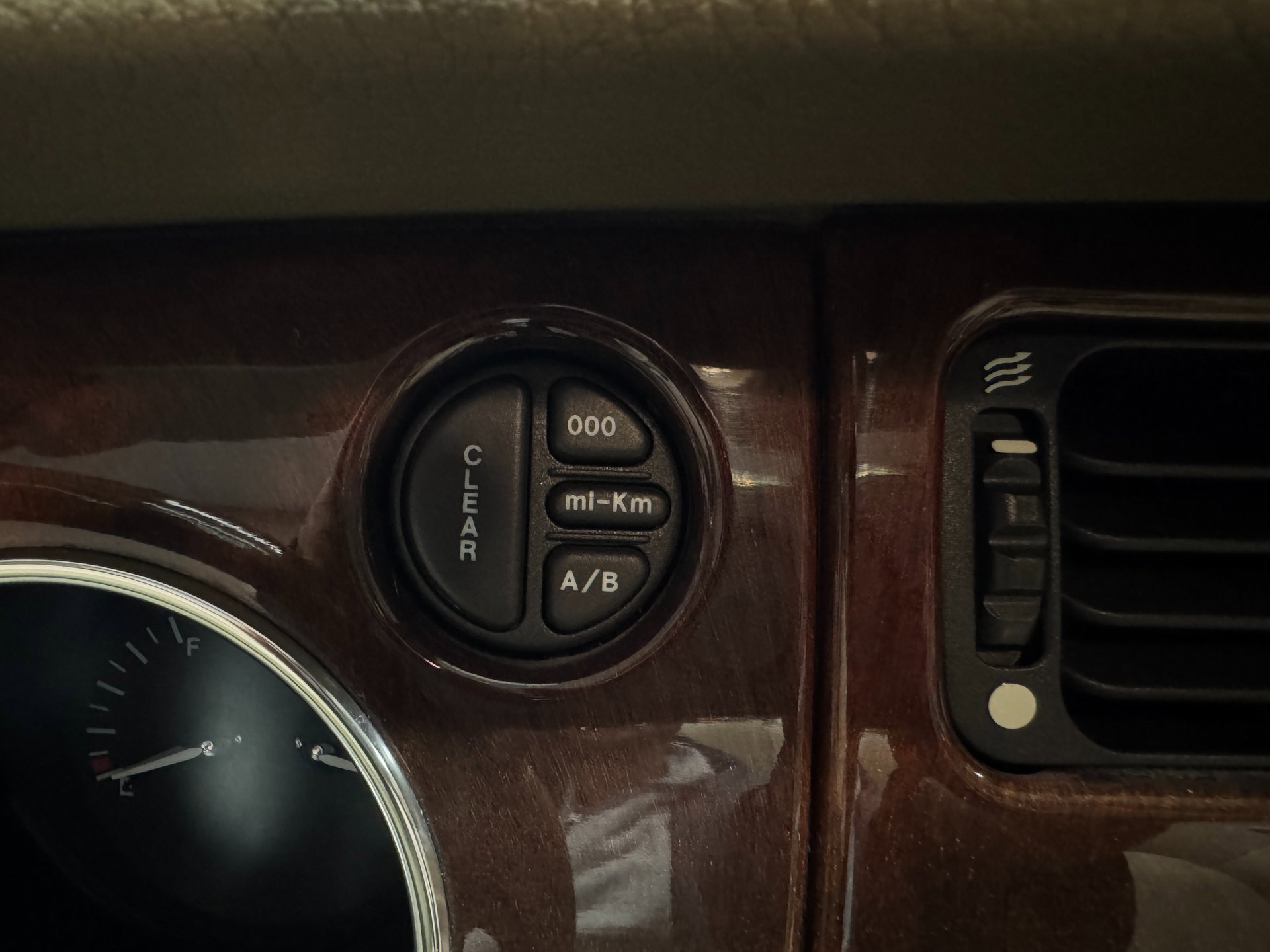 Used 2003 Jaguar XK8 Convertible image 27