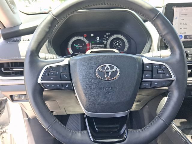 Used 2025 Toyota Grand Highlander AWD image 16