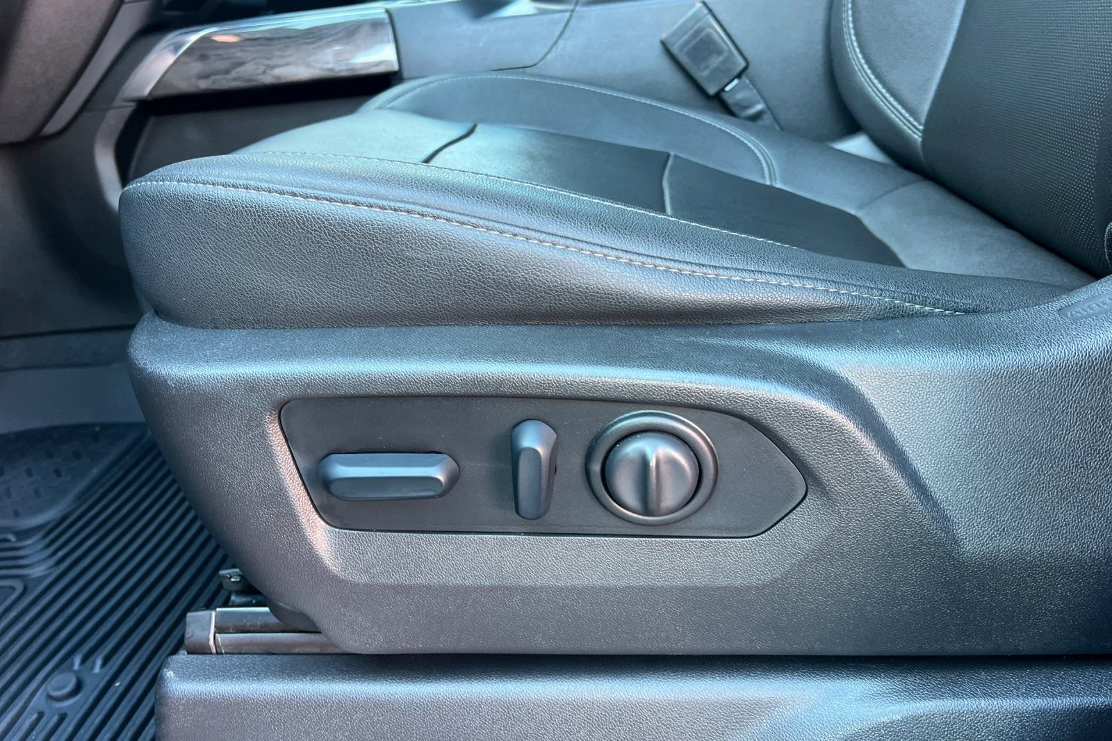 Used 2022 Chevrolet Silverado 1500 LTZ w/ LTZ Convenience Package II image 14