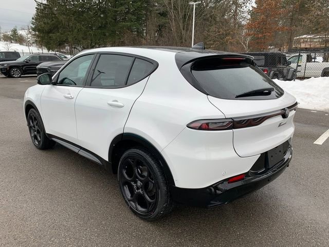 New 2026 Alfa Romeo Tonale w/ Black Premium Package AWD/4WD image 3