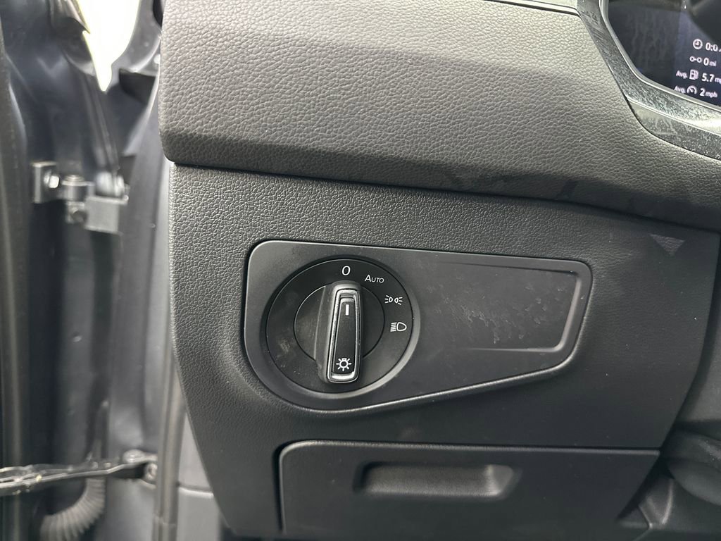 Used 2024 Volkswagen Tiguan SE image 32