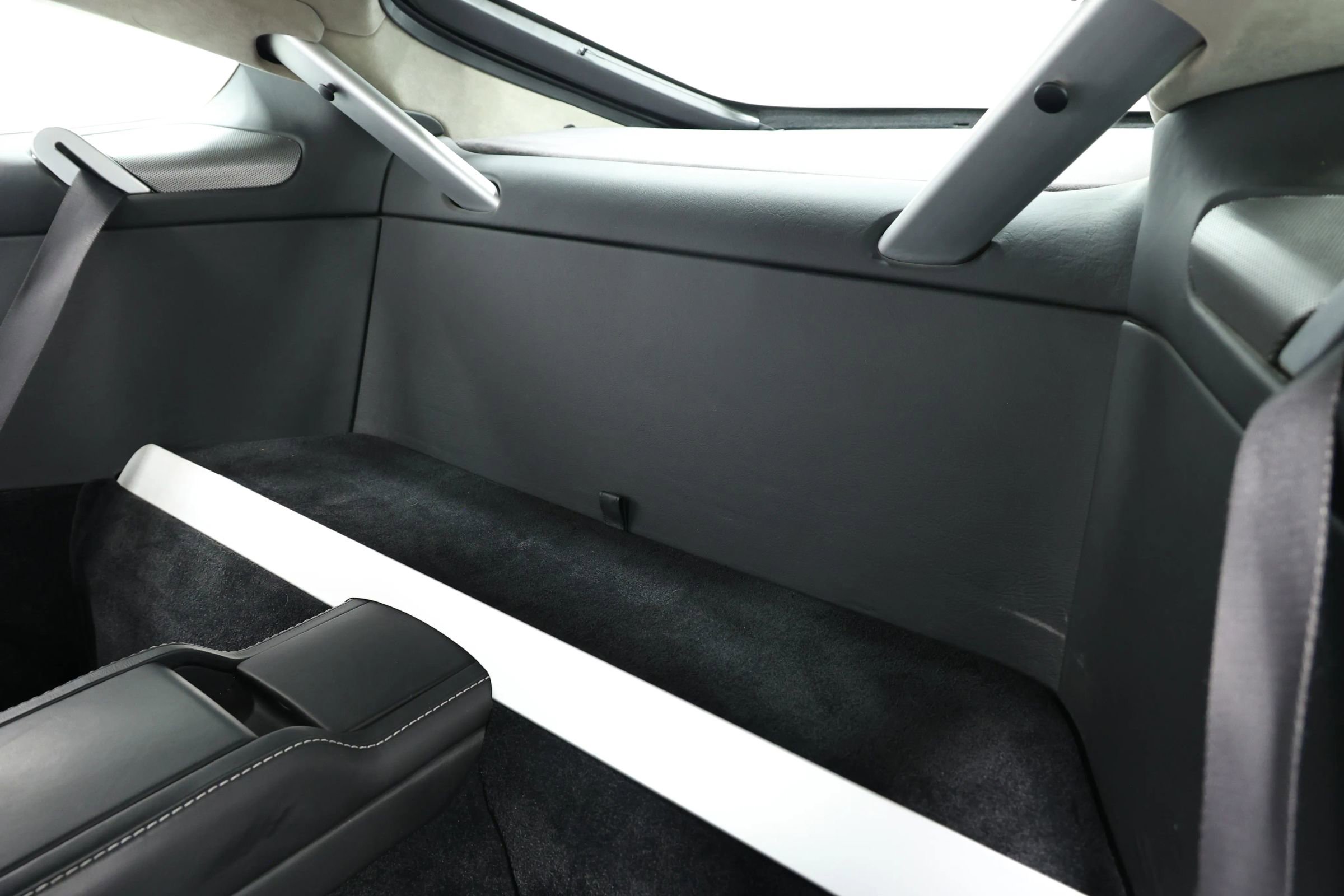 Used 2011 Aston Martin V8 Vantage Coupe image 39