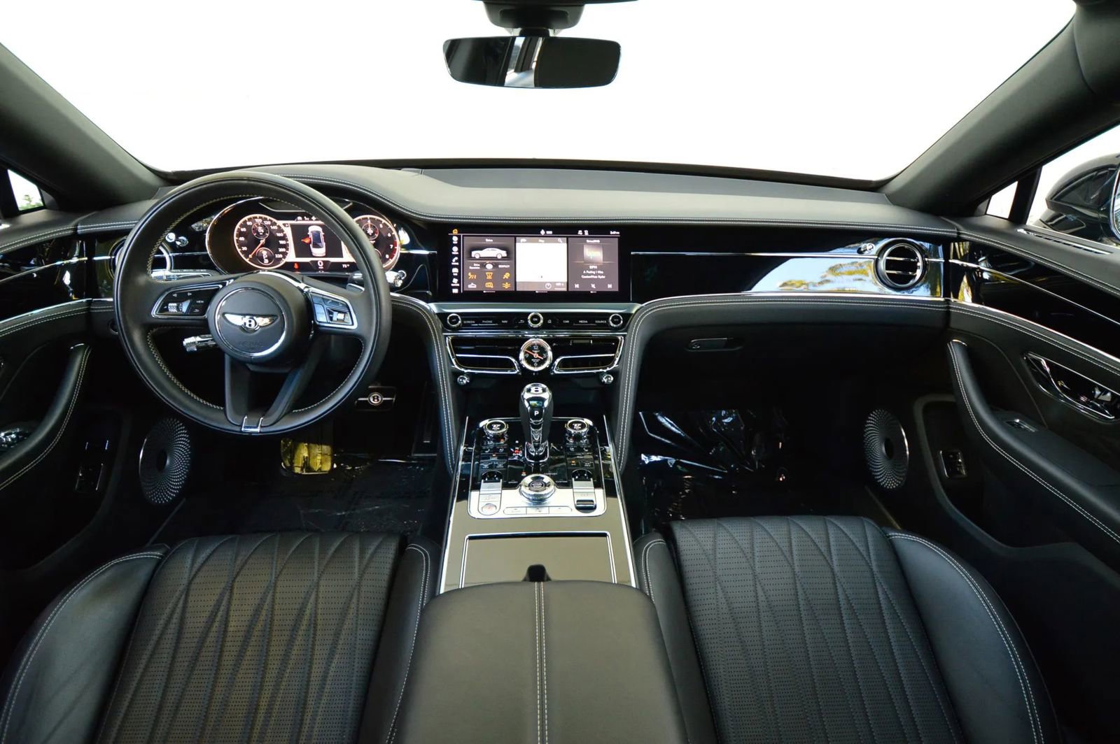 Used 2022 Bentley Flying Spur V8 image 32