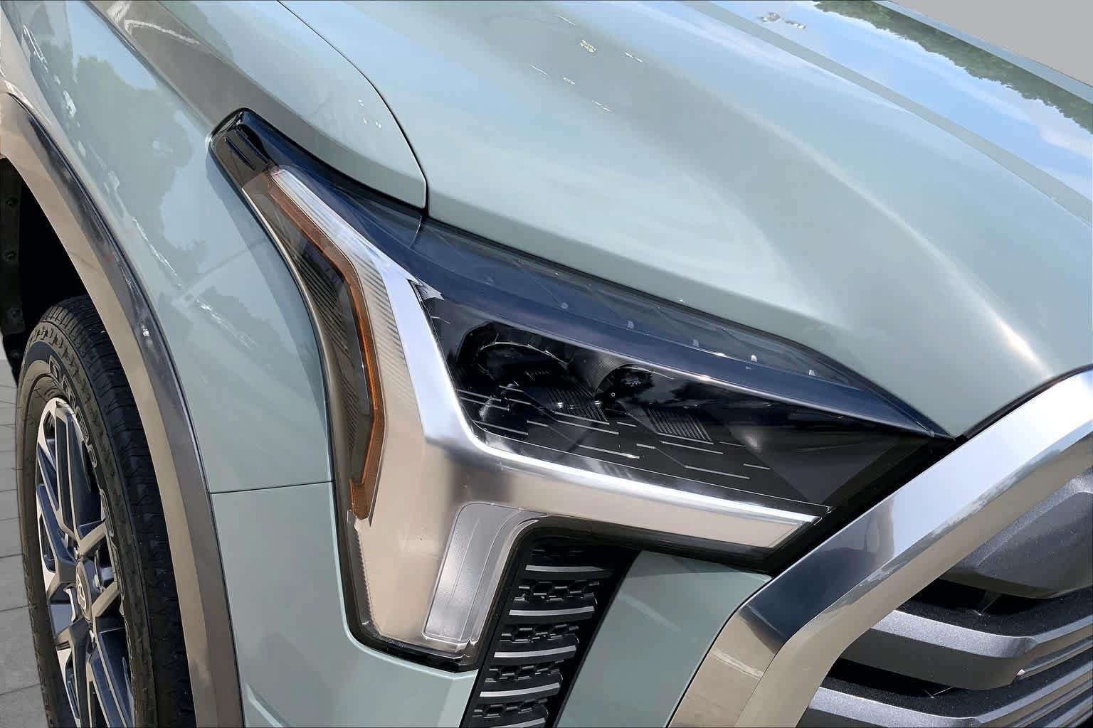 Used 2025 Toyota Tundra Limited AWD/4WD image 26